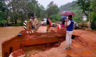 อ.อุ้มผาง เจอหนัก สะพานข้ามห้วยแม่น้ำแม่กลอง บ้านปรอผาโด้  ถูกน้ำป่าพลัดพังเสียหาย