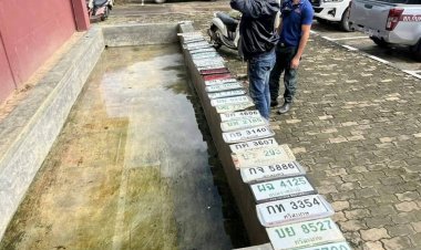 ฝนตกหนัก น้ำท่วม ทำป้ายทะเบียนรถหล่นเกลื่อนเมืองศรีสะเกษ