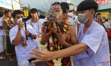 วันสุดท้ายเทศกาลกินเจเมืองภูเก็ต ส่งพระกลับสวรรค์ ม้าทรงแสดงอิทธิฤทธิ์กันคึกคัก