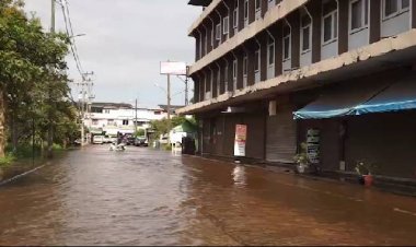 น้ำท่วมปราจีนบุรียังวิกฤตล่าสุดฝายแตกกลางดึกพื้นที่ด้านล่างน้ำท่วมเพิ่ม-พระบิณบาตรลำบาก