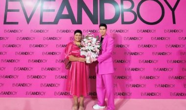 แสดงความยินดีกับคุณบอย หิรัญ ตันมิตร ประธานเจ้าหน้าที่บริหาร บริษัท อีฟแอนด์บอย ในงาน Grand Opening ร้าน EVEANDBOY