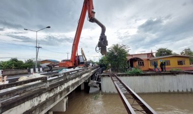 ผู้ว่าฯอยุธยา สั่งเน้นย้ำทำงาน 24 ชม.เปิดทางน้ำไหลจากแม่น้ำเจ้าพระยา เข้าตรงประตูน้ำปากคลองบ้านเลน