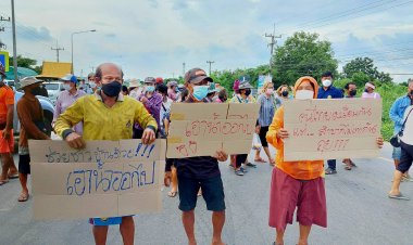 สุดที่จะทนอีกต่อไป!บางบางปิดถนนสายอยุธยา-ป่าโมกจี้กรมชลฯผันน้ำท่วมเข้าทุ่งนาแก้มลิง