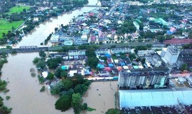 ตลาดอำเภอท่าเรือ -หน้าสถานีรถไฟท่าเรือจมบาดาลหลังเขื่อนพระรามหกปล่อยน้ำลงแม่น้ำป่าสัก