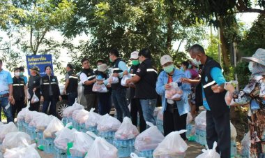 หน่วยงานผนึกชุมชนกบินทร์บุรีตั้งโรงครัว-แจกอารแห้ง-น้ำดื่มสะอาดซับน้ำตาเหยื่อน้ำท่วม