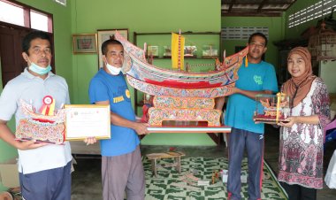 “เรือกอและจำลอง”ภูมิปัญญาชาวบ้านสืบทอดสร้างรายได้รุ่นสู่รุ่นคนบ้านทอนนราธิวาส