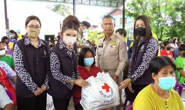 รองผู้ว่าฯพิจิตร ลงพื้นที่มอบถุงยังชีพช่วยเหลือราษฎรที่บ้านเรือนถูกน้ำท่วมในเขต อ.บึงนาราง และ อ.สามง่าม