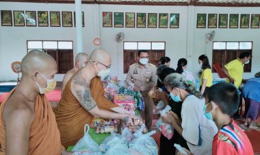 คณะสงฆ์วัดป่าน้อยดงเมืองมอบถุงยังชีพและสิ่งของอุปโภค-บริโภคเหยื่อน้ำท่วมตำบลอีเซ
