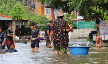 หลายหน่วยงานรัฐเร่งช่วยเหลือผู้ประสบภัยน้ำท่วมหนัก 4 หมูบ้านขอนแก่นจมบาดาล