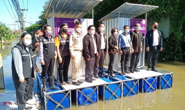 รอง ผวจ.ศรีสะเกษ รับมอบสุขาลอยน้ำ ช่วยชาวบ้านปลดทุกข์ช่วงน้ำท่วม