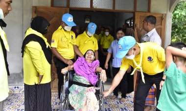 มอบรถวีลแชร์ให้ผู้ป่วยติดเตียง เพื่อถวายเป็นพระราชกุศลในหลวง รัชกาลที่ 9