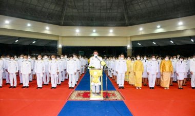 พ่อเมืองชลบุรีวางพวงมาลาถวายราชสักการะ น้อมรำลึกพระมหากรุณาธิคุณรัชกาลที่ 9 เนื่องในวันคล้ายวันสวรรคต
