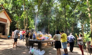 หยุดยาวแห่เที่ยวเขาใหญ่!เซียนหวยแห่แก้บน-ขอโชคลาภเจ้าพ่อเขาใหญ่-เจ้าพ่อเขาเขียวทั้งวัน