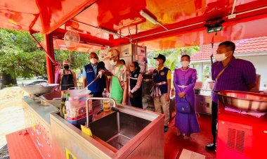 รองพ่อเมืองนำคณะช่วยเหลือน้ำท่วมจังอุบลราชธานี เข้าวันที่ 6 พื้นที่ตำบลแจระแม