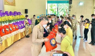 พิธีมอบสิ่งของพระราชทาน มูลนิธิอาสาเพื่อนพึ่ง (ภาฯ) ยามยาก ช่วยเหลือผู้ประสบภัยพิบัติ (อุทกภัย) อำเภอกบินทร์บุรี