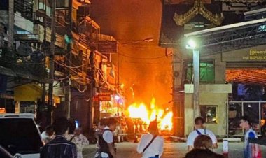 ป่วนหนัก!กลุ่มต้านรัฐบาลเมียนมาลอบวางระเบิดสนั่นเมืองเมียวดี 2 จุด เสียงดังสนั่นหวั่นไหว ไฟลุกท่วม