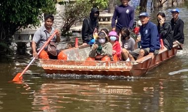 น้ำท่วมเมืองพิมายทรงตัวปชช.ยังคงต้องนั่งเรือเข้าออกหมู่บ้าน-ตลาดสด