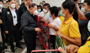 “พล.อ.ประวิตร”ลุยสุราษฎร์ธานีดันราคาปาล์มน้ำมัน คาดปีนี้เงินสะพัด 1.5 แสนล้าน