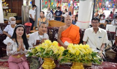 สุดปัง! พลังบุญแห่ถวายเงิน  "วัดบ้านแจ้ง" ยอดกฐินพุ่งกว่า 2 ล้านบาท