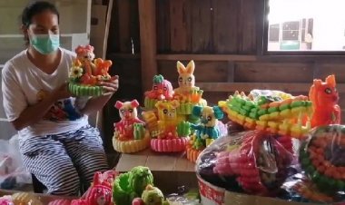 สาวโคกป่าแพงไอเดียเจ๋ง!ทำกระทงข้าวโพดอาหารปลารักษ์โลกขายรับเทศกาลลอยกระทง