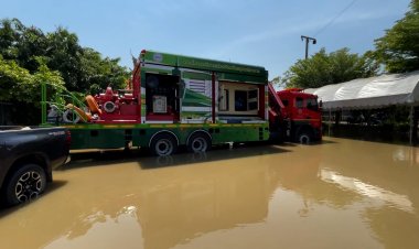 น้ำใจคนปากน้ำ! อบจ.สมุทรปราการ ส่งเรือและรถสูบน้ำประสิทธิภาพสูง ช่วยเหลือชาวเมืองกรุงเก่า