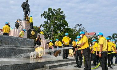 ชลบุรีจัดกิจกรรม "จิตอาสาพัฒนาภูมิทัศน์" ทำความสะอาดลานพระบรมราชานุสาวรีย์ ร.5เนื่องในวันคล้ายวันสวรรคต