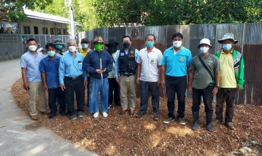 สท.นครแม่สอด ร่วม จนท.กองช่าง ลงพื้นที่  ปรับปรุงขยายขอบเส้นทางสาธารณะ