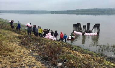 ศรีสะเกษระดมนำกระสอบทรายเสริมความสูง 50 ซม.บริเวณทางระบายน้ำล้นอ่างเก็บน้ำห้วยด่านไอเพิ่มปริมาณน้ำกักเก็บ 800,000 ลูกบาศก์เมตร