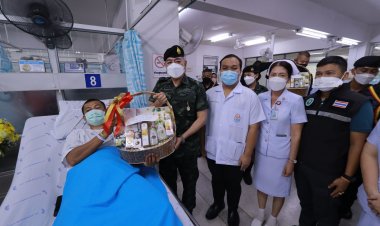 แม่ทัพภาคที่ 4 เยี่ยมกำลังพลที่ได้ผู้บาดเจ็บจากเหตุการณ์ในพื้นที่อำเภอจะแนะ