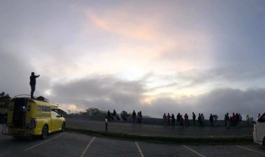 หยุดยาว!นักท่องเที่ยวทะลัก"ดอยอินทนน์"สัมผัสลมหนาว-ชมทะเลหมอกยามเช้า