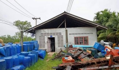 อุกอาจ!คนร้ายลอบวางบึ้มและใช้อาวุธปืนยิงถล่มโกดังย่านตากใบเสียหายยับ ส่วนเจ้าหนีตายได้หวุดหวิด