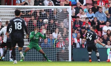 สะดุดทีมรองบ่อน!"ปืนใหญ่"ยิงนำก่อนโดน"นักบุญ"ไล่เจ๊า แต่ยังนำจ่าฝูงพรีเมียร์ ลีก