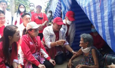 "แพทองธาร" ขนทีมพรรคเพื่อไทยทัวร์อุบลราชธานีบ่นเสียดาย ส.ส.ช่วยเหยื่อน้ำท่วมไม่ได้