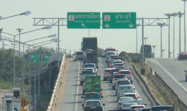 คลื่นมวลชนแห่กลับกทม.หลังหยุดยาว ถนนเลี่ยงเมืองโคราชจราจรหน่าแน่นต่อเนื่อง