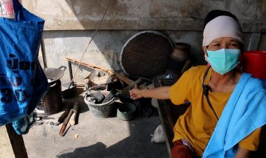 สลด!ลูกสติไม่สมประกอบคว้ามีดอีโต้ฟันหัวแม่เย็บ 13 ยอมให้อภัยลูกรักและสงสาร