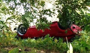 นายแพทย์สายบุรีเมืองปัตตานีขับเก๋งหลับในประสบอุบัติเหตุรอดปฏิหาริย์