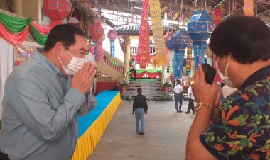 "นายกเคี้ยง" ร่วมงานสืบสาน พระพุทธศาสนา ทอดกฐินสามัคคี วัดดอนมูล ต.พระธาตุผาแดง อ.แม่สอด