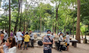 นักท่องเที่ยวทั่วสารทิศแห่สัมผัสลมหนาวขอพร-ขอโชคลาภ ศาลเจ้าพ่อเขาใหญ่เนื่องแน่น