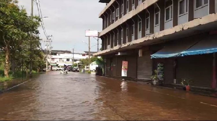 น้ำท่วมปราจีนบุรียังวิกฤตล่าสุดฝายแตกกลางดึกพื้นที่ด้านล่างน้ำท่วมเพิ่ม-พระบิณบาตรลำบาก