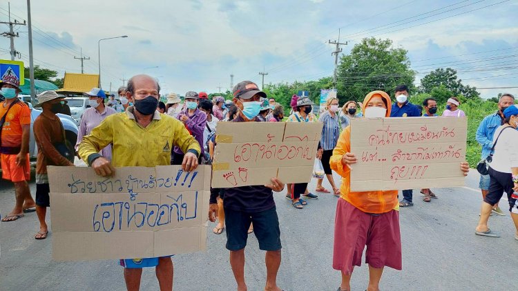 สุดที่จะทนอีกต่อไป!บางบางปิดถนนสายอยุธยา-ป่าโมกจี้กรมชลฯผันน้ำท่วมเข้าทุ่งนาแก้มลิง