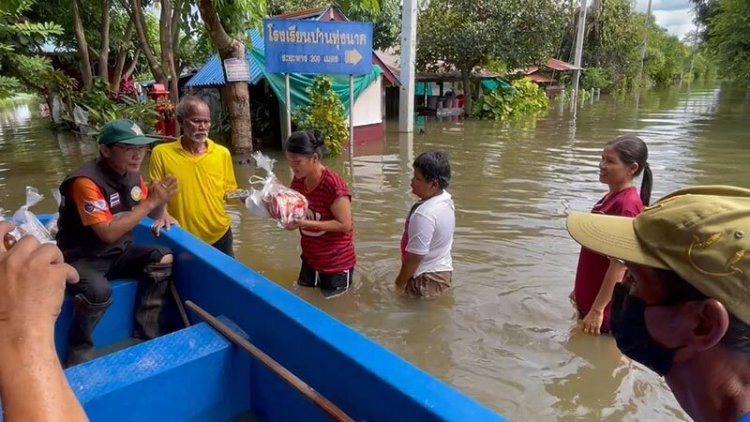 สุรินทร์หนักสุดรอบ 40 ปี!น้ำท่วมสูงสุดกว่า 2 เมตร เดือดร้อนหนัก 300 ครับ อพยพผู้ป่วยอยู่ที่ปลอดภัย