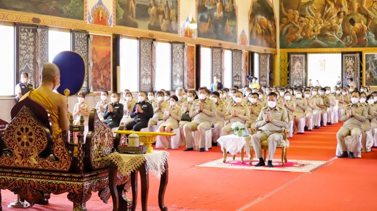 พ่อเมืองชลบุรีนำข้าราชการ ประชาชน ฟังพระธรรมเทศนา ‘อุภินนมัตถจรกถา’ เฉลิมพระธรรมบารมี สมเด็จพระพันปีหลวง