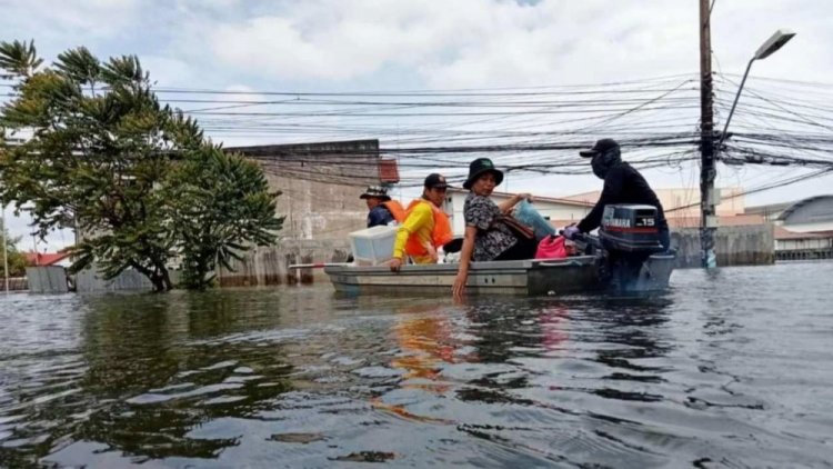 น้ำมูลทะลักไม่หยุด!อุบลฯจมบาดาล กระทบเขตเศรษฐกิจเมืองหนัก ถนนหลายสายถูกตัดขาด