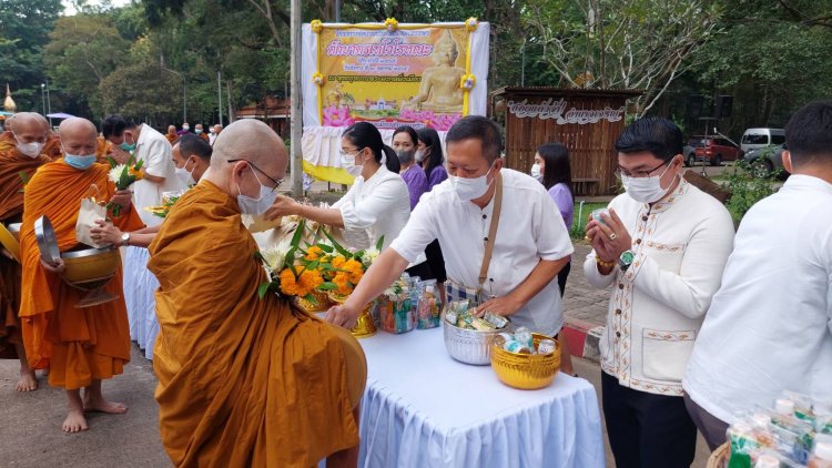 อำนาจเจริญพุทธศาสนิกชนร่วมพิธีทำบุญตักบาตรเทโวโรหณะ เนื่องในเทศกาลออกพรรษา