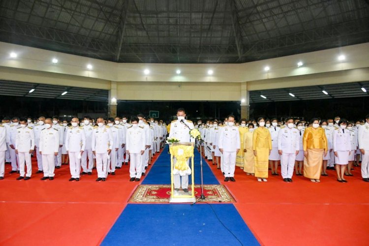 พ่อเมืองชลบุรีวางพวงมาลาถวายราชสักการะ น้อมรำลึกพระมหากรุณาธิคุณรัชกาลที่ 9 เนื่องในวันคล้ายวันสวรรคต