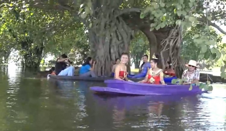 สวยสดงดงาม เกินห้ามใจ!ห้ามพลาดสวมชุดไทยลอยเรือถ่ายภาพประตูแห่งกาลเวลาวัดพระงาม