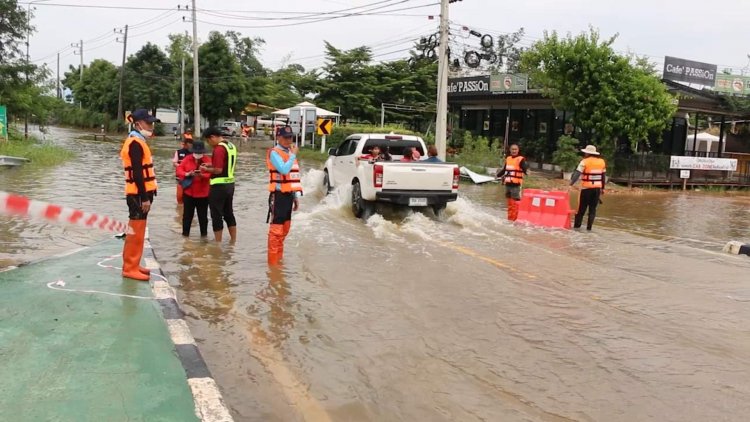 ขอนแก่นสั่งปิดถนนสายทางเคียมห้วย เชื่อมเลี่ยงเมือง-น้ำพอง-กระนวนแล้ว หลังน้ำพองทะลักท่วมสูง