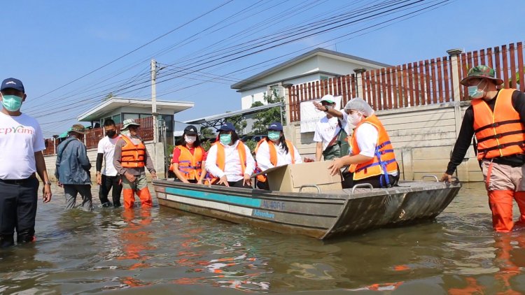 "ซีพีแรม"ผนึกกำลัง"ทรู"ส่งมอบอาหารบรรเทาความเดือดร้อนประชาชนผู้ประสบภัยน้ำท่วมหนักขอนแก่น