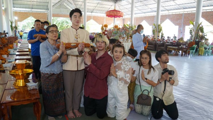 พระครูปลัดสุวัฒนวิสุทธิสารคุณนำนักธุรกิจจากกทม.ถวายพระประธานและถวายกฐินสามัคคี ที่วัดศรีขุนหาญ