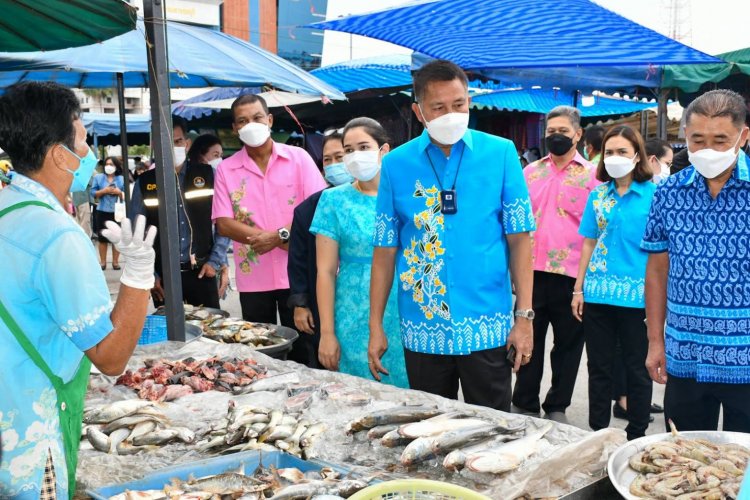 ผู้ว่าฯชลบุรี ชวนช้อปตลาดนัดเกษตร หนุนการกระจายรายได้สู่เกษตรกรผู้ผลิตโดยตรง